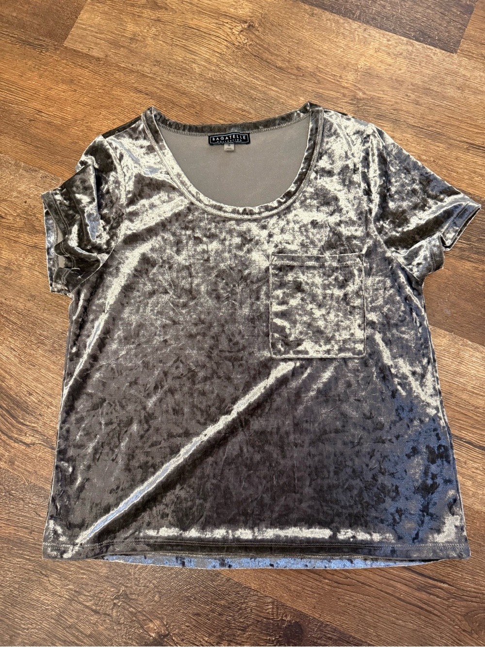 bagatelle Crushed Velvet Pocket Tee - Gray